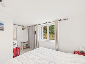 2 bedrooms, iron/ironing board, free WiFi - Apartment for 4, town centre, 700m from the beach (Les Portes-en-Ré)