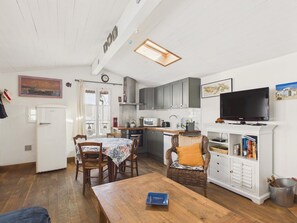Fridge, microwave, oven, dishwasher - Apartment for 4, town centre, 700m from the beach (Les Portes-en-Ré)