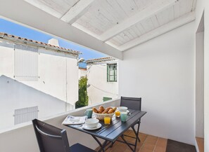 Outdoor dining - Apartment for 4, town centre, 700m from the beach (Les Portes-en-Ré)