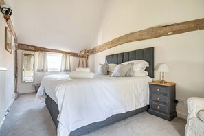 4 camere, con stile personalizzato, con arredamento individuale