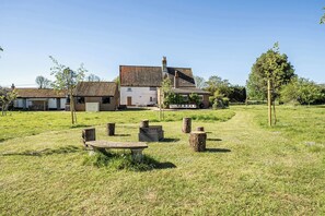 Property grounds - Cutbush Farmhouse (Norwich)