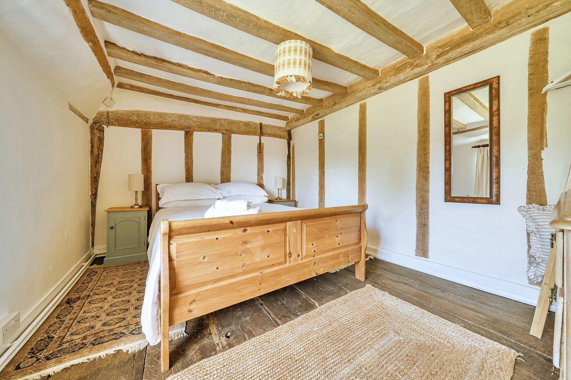 4 bedrooms, individually decorated, individually furnished, free WiFi