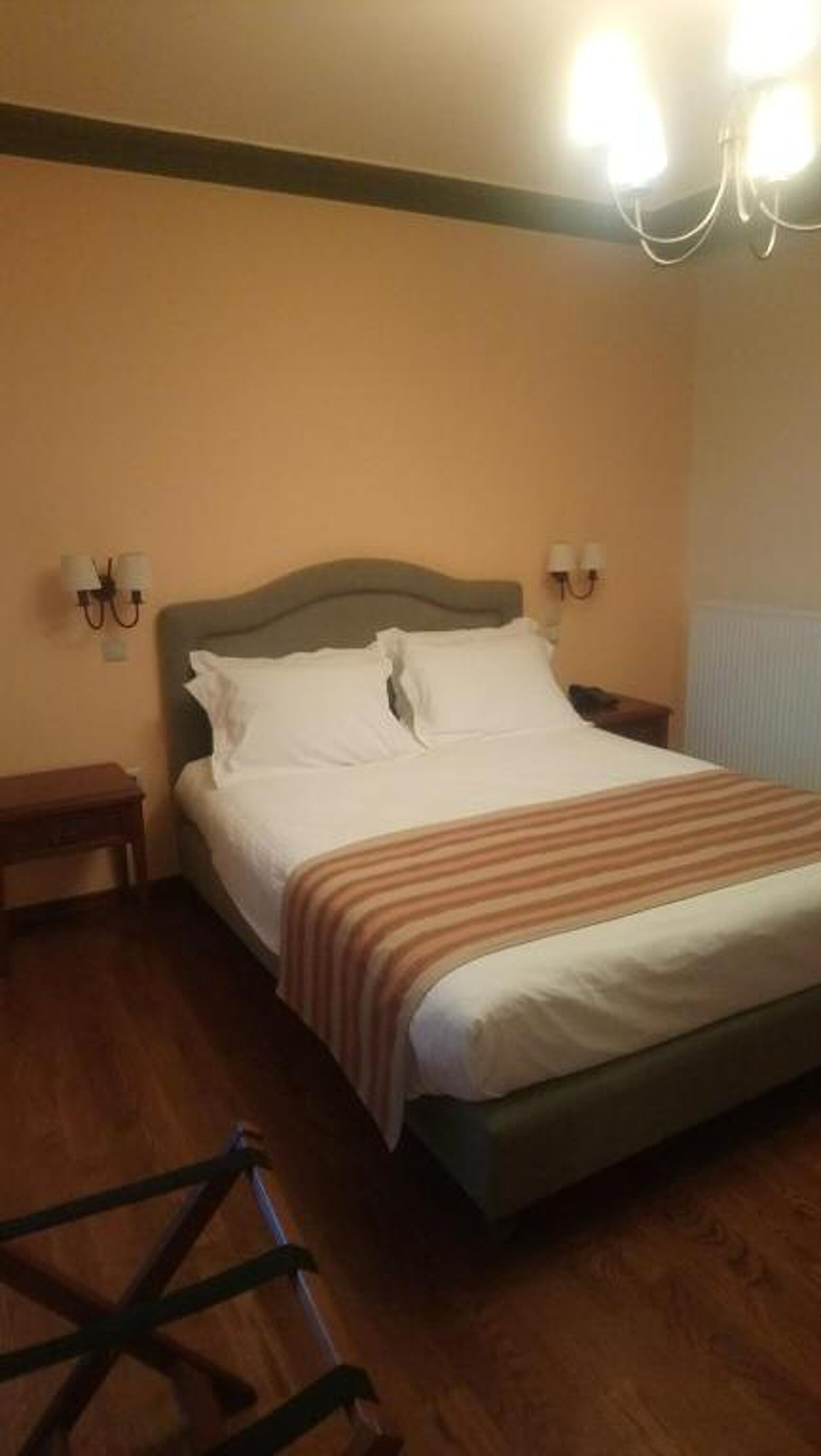 客房內保險箱、書桌、隔音、熨斗/熨衣板