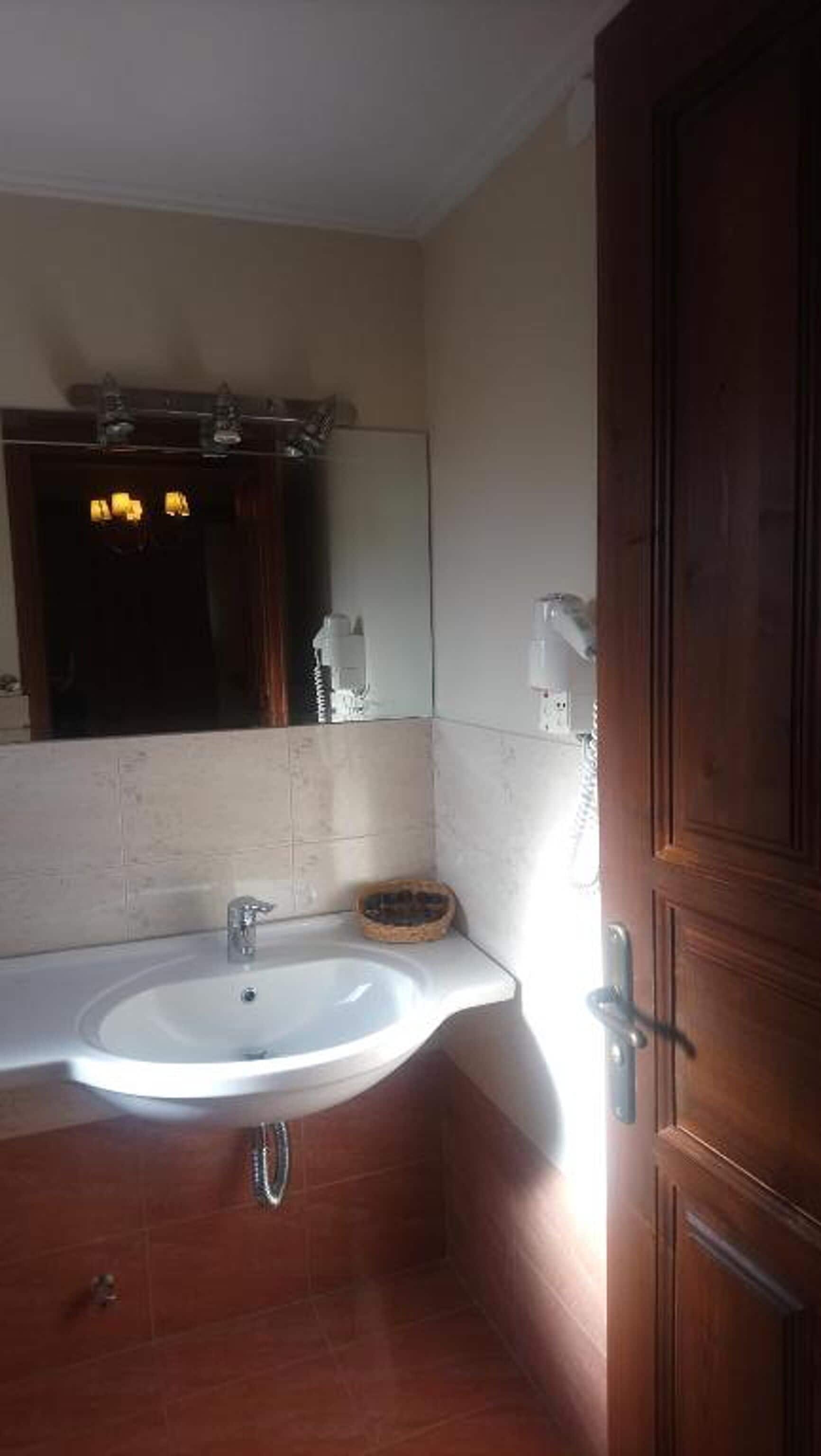 Ducha, artículos de higiene personal gratuitos y secador de pelo