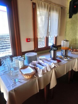 Dining - Hotel Pelasgos  (Karitena)