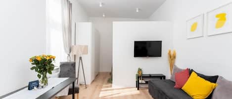 Apartment, Balcony, Courtyard View | Living area