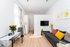 Apartment, Balcony, Courtyard View | Living area - Malila Apartments Cracow Łazarza 3 (Kraków)