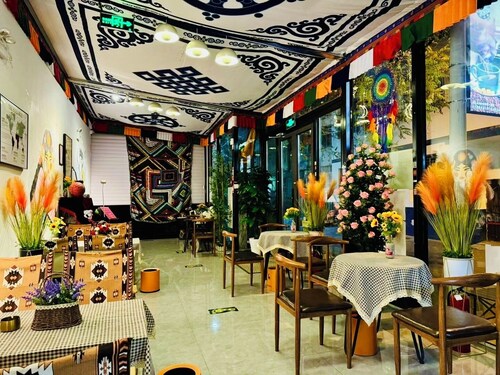 Kailash International Youth Hostel 