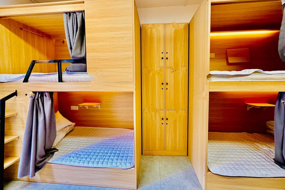 Phòng tập thể cơ bản, quang cảnh sân vườn | Bàn, màn/rèm cản sáng, truy cập Internet không dây miễn phí