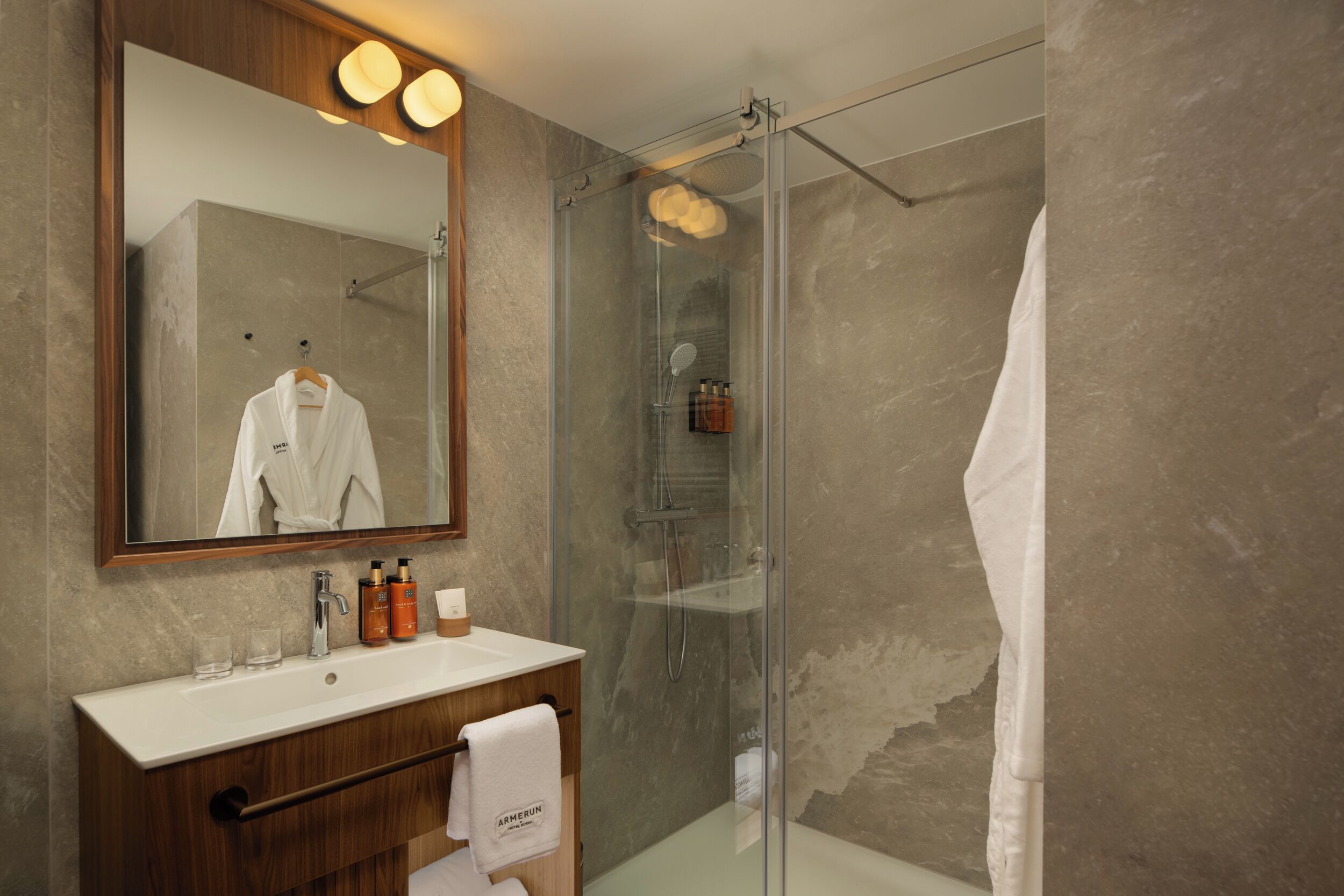 Superior Promenade Side room | Bathroom