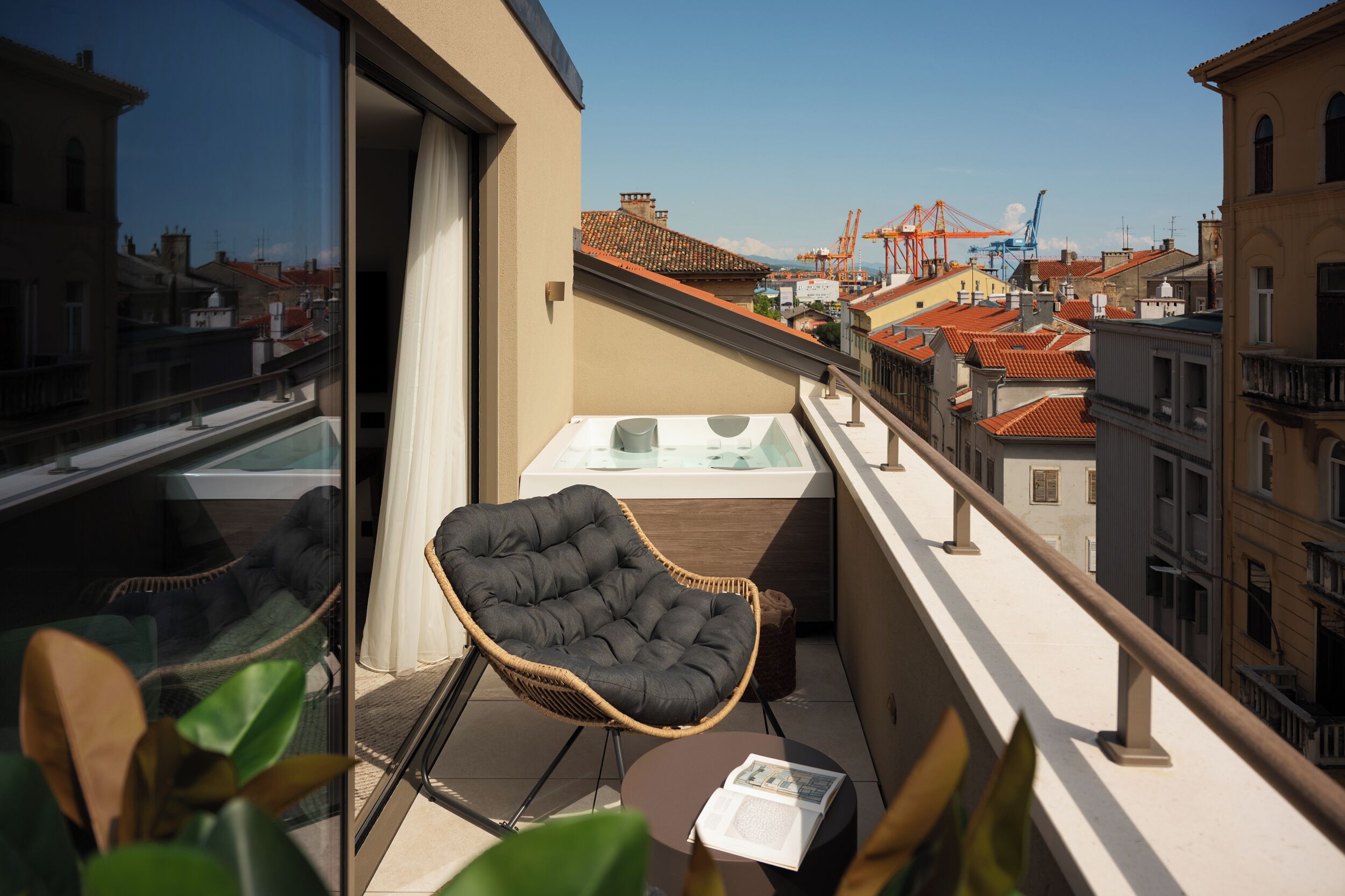 Deluxe Balcony Room with Jacuzzi | Terrasse/Patio
