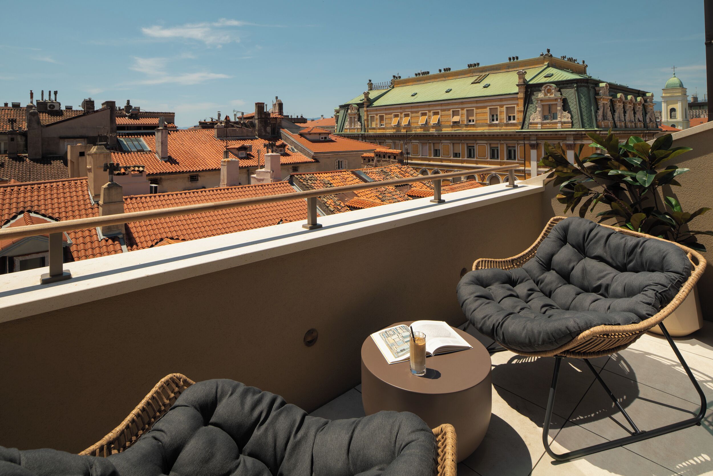 Deluxe Balcony Room with Jacuzzi | Terrasse/gårdhave