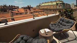 Deluxe Balcony Room with Jacuzzi | Verönd/útipallur