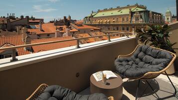 Deluxe Balcony Room with Jacuzzi | Terrasse/gårdhave