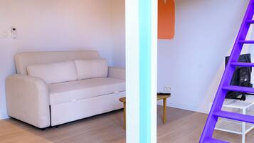 Family Room, Private Bathroom, City View | Living area