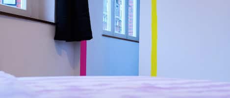 Dubbelrum för familj - privat badrum - utsikt mot staden | Gratis wi-fi