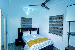4 bedrooms, iron/ironing board, free WiFi, bed sheets