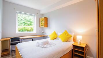 2 bedrooms, iron/ironing board, Internet, bed sheets