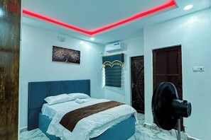 4 bedrooms, iron/ironing board, free WiFi, bed sheets