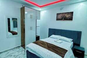 4 chambres, fer et planche à repasser, accès au Wi-Fi (inclus)