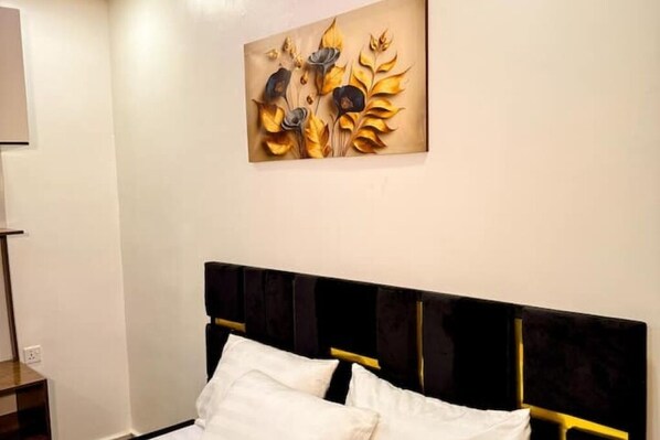 Iron/ironing board, WiFi, bed sheets