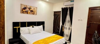 A Classy & Cozy Ensuite Room at The Paletinos – Comfort in the Heart of Umuahia