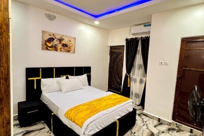 A Classy & Cozy Ensuite Room at The Paletinos – Comfort in the Heart of Umuahia