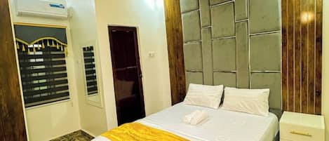 4 Schlafzimmer, Bügeleisen/Bügelbrett, kostenloses WLAN, Bettwäsche