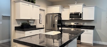 3BR Home near Saratoga Springs Ping Pong, Fast WiFi, 3-Car Parking & Attractions