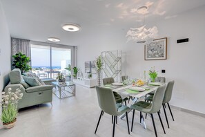 Dining - Luxury 3 bedrooms apartment with heated pool. Ocean view and A.C. (Adeje)