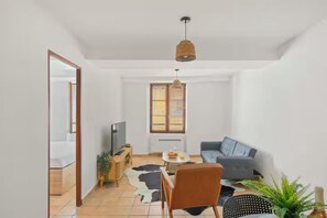 Living area - Charming renovated T2 - Historic center (Hyères)