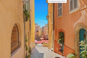 Property grounds - Charming renovated T2 - Historic center (Hyères)