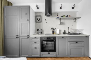 Fridge, oven, stovetop, dishwasher - Warsaw Wola Studio – Top Location, Bus&Tram nearby (Warszawa)