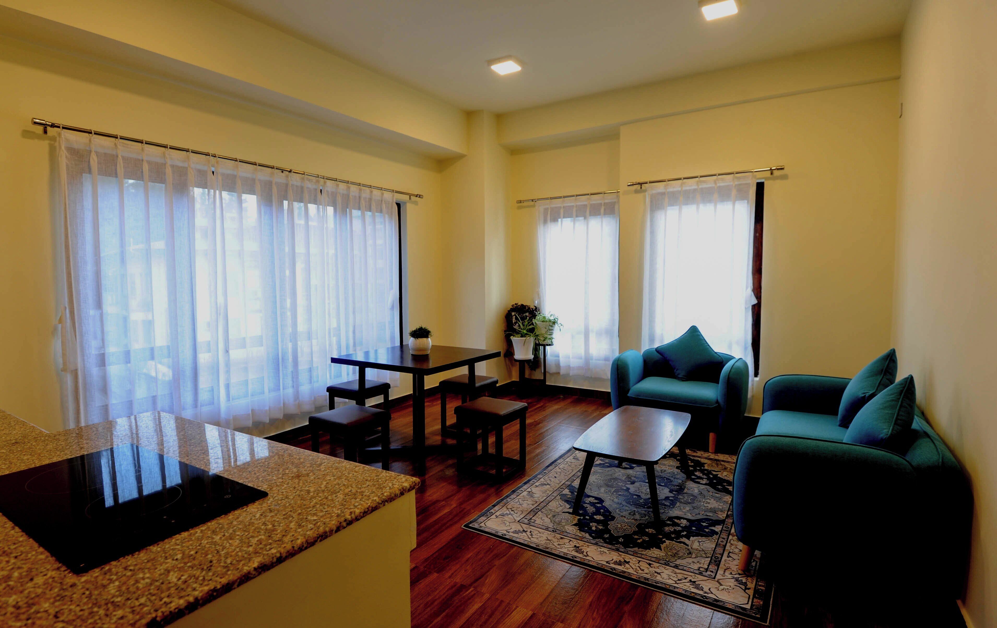 Deluxe Suite, Courtyard View | Interior