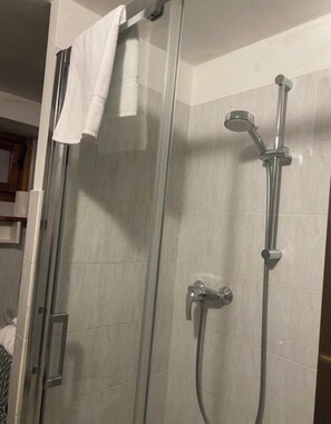 Hair dryer, towels, soap, toilet paper - Bellagio Little Apartment (Bellagio)