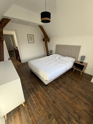 3 bedrooms, free WiFi, bed sheets - Sur Tulle - La Maison des Voyageurs - 3 Bedrooms (Tulle)