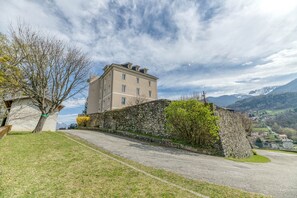 Exterior - Country House “Logis Belledonne - Group” with Mountain View, Shared Pool & Wi-Fi (Arvillard)