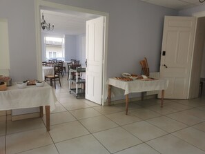 Dining - Country House “Logis Belledonne - Group” with Mountain View, Shared Pool & Wi-Fi (Arvillard)