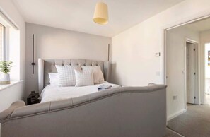 2 slaapkamers, een strijkplank/strijkijzer, wifi, beddengoed