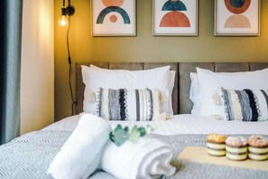 1 habitación, tabla de planchar con plancha, cuna de viaje y wifi 