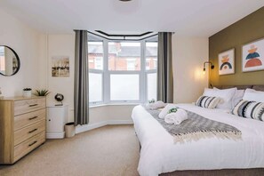1 habitación, tabla de planchar con plancha, cuna de viaje y wifi 