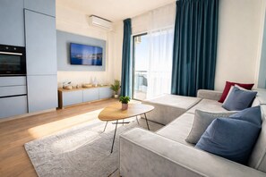 TV - Tiffany`s Apartment Sea View (Durrës)