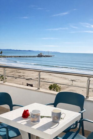 Outdoor dining - Tiffany`s Apartment Sea View (Durrës)
