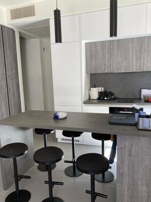 Fridge, oven, stovetop, coffee/tea maker - Villa Gaia NaxHom in Agia Anna (Agia Anna Naxos)