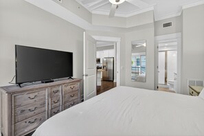 1 bedroom, iron/ironing board, free WiFi, bed sheets - Updated condo with pool & steps to village. Enough room for your pup. (St. Simons Island)