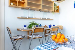 Dining - GuestHost - Charming 50 sqm apartment, located on the 1st floor of a modern building (with lift), for 4 people and equipped with a shared swimming pool (for a fee) and free private parking space.The property is located in Calambrone, with direct access t (Calambrone)