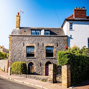 Exterior - 17th-Century Flint Cottage by Viking Bay (Kent)