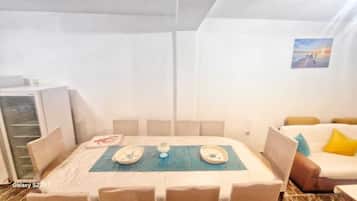 Comfort Villa, Sea View | Dining