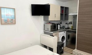 1 chambre, fer et planche à repasser, Wi-Fi, draps fournis