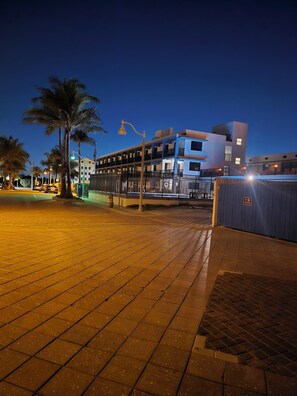 Property grounds - The Salty Bambina Beach access with Free Parking (Hollywood)